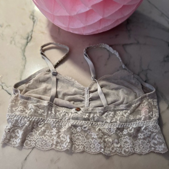 Pink Victoria’s Secret Rhinestone Lace Bralette sz Med color Lt  gray - Picture 6 of 6